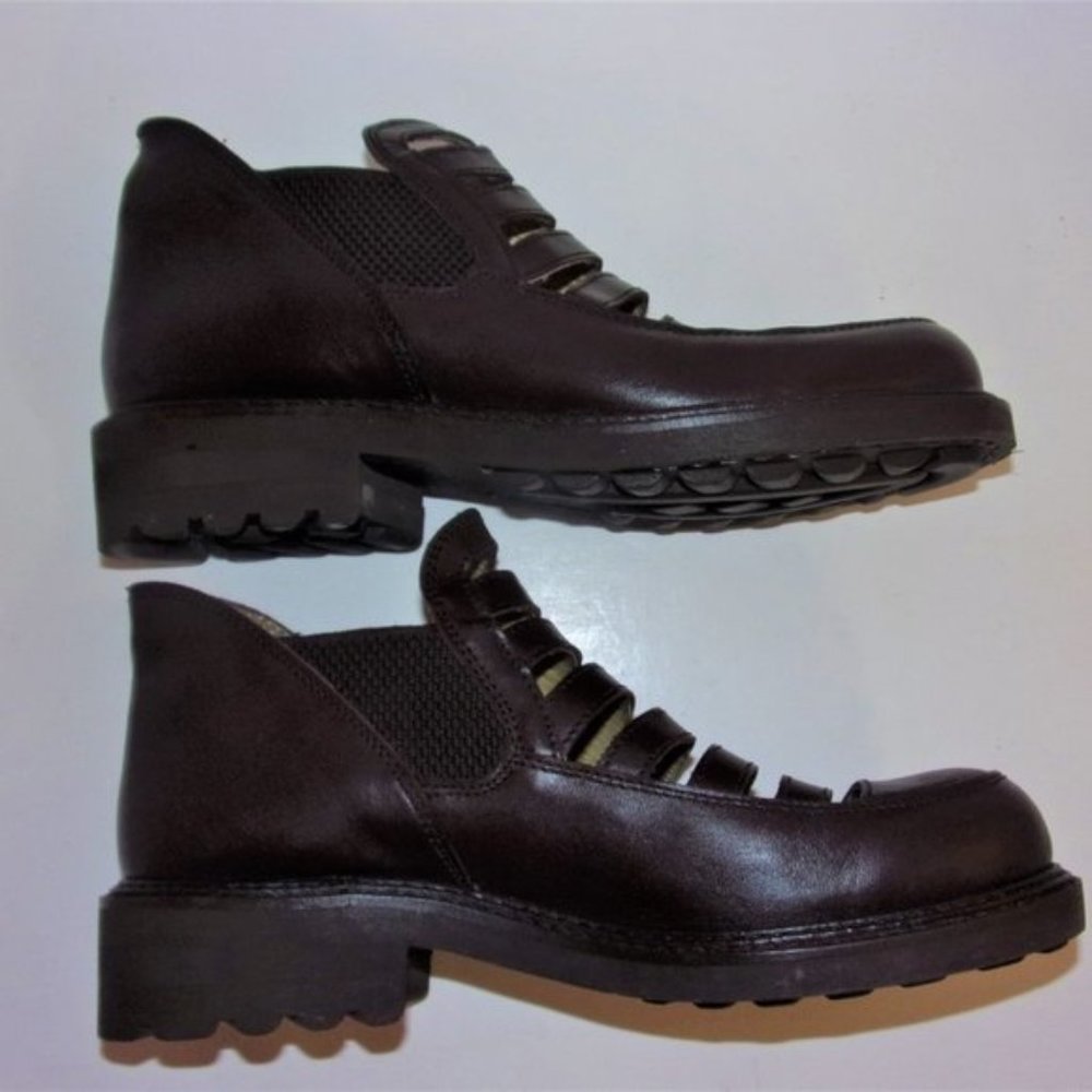 Giraudon cut out boot wanted in dark brown
